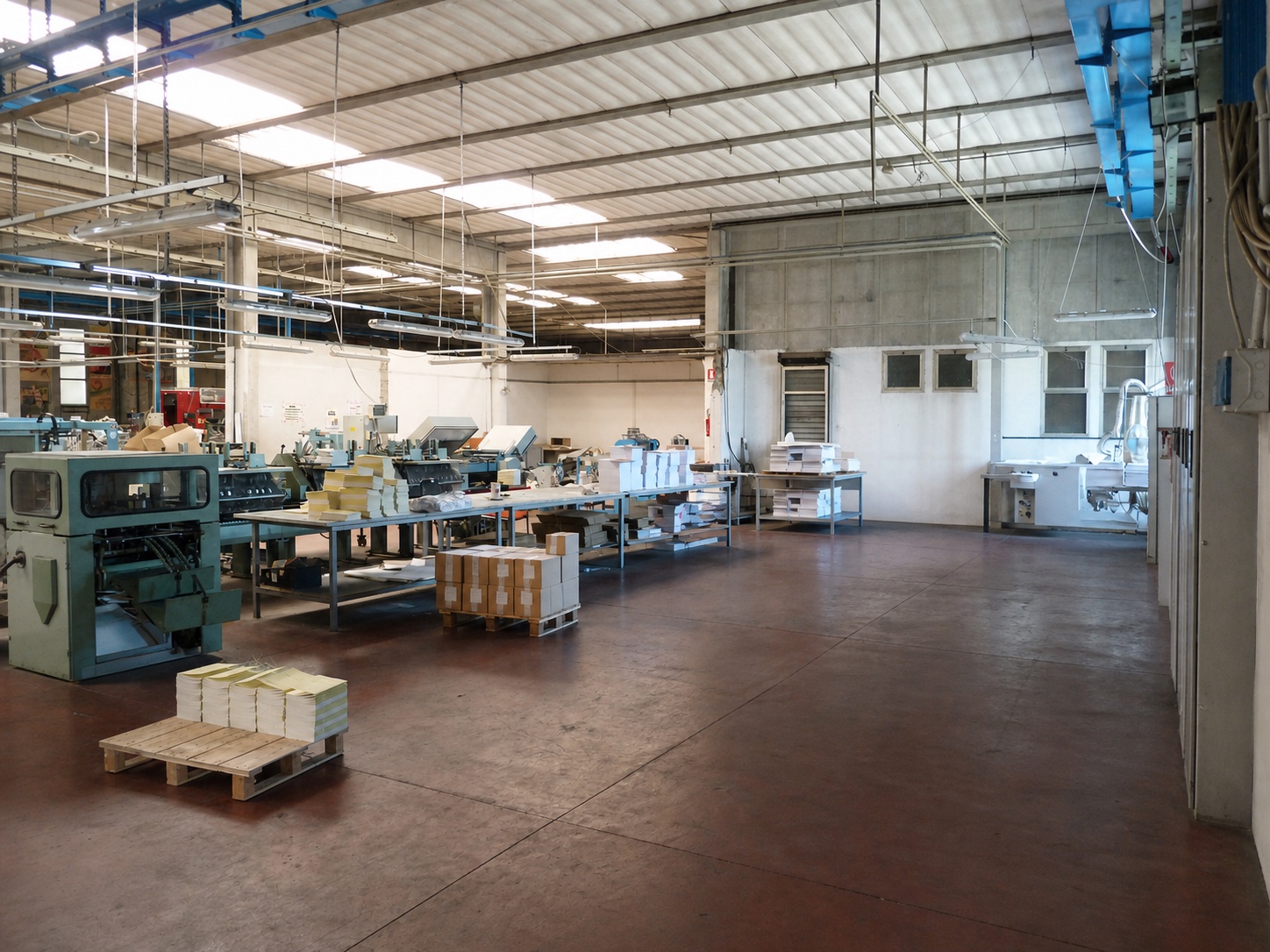Reparto produttivo De Rose con linee di lavorazione industriale