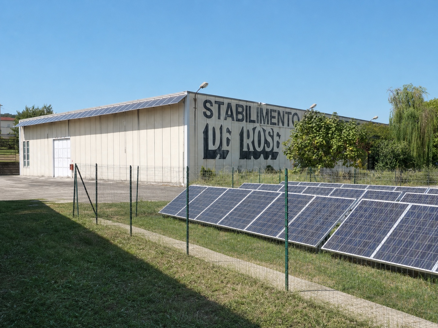 Esterno dello Stabilimento Tipografico De Rose con impianto fotovoltaico